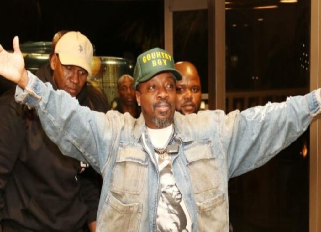 Anthony Hamilton o swika lwa tshiofisi kha la Afurika Tshipembe