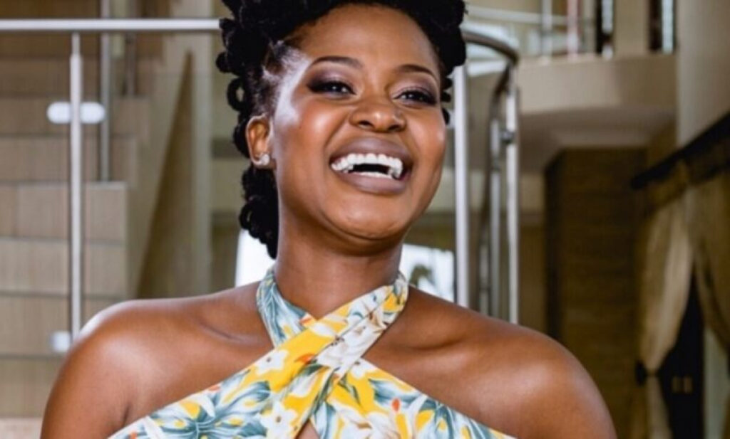 Nfenyana u amba nga tshitalula kha nḓowetshumo ya vhuḓimvumvusi